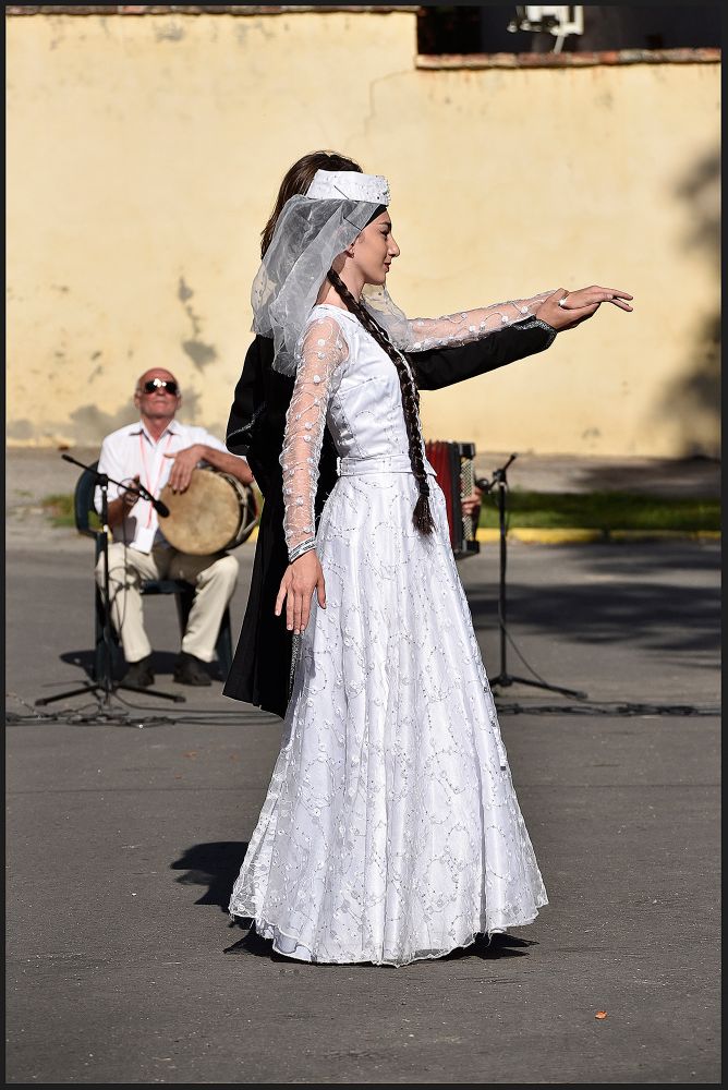 Georgian dancers