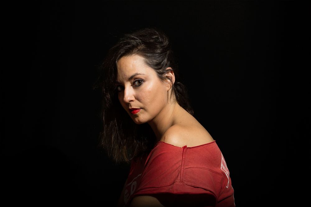 Retratos sobre fondo negro