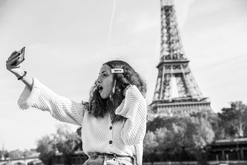 People and the Eiffel Tower