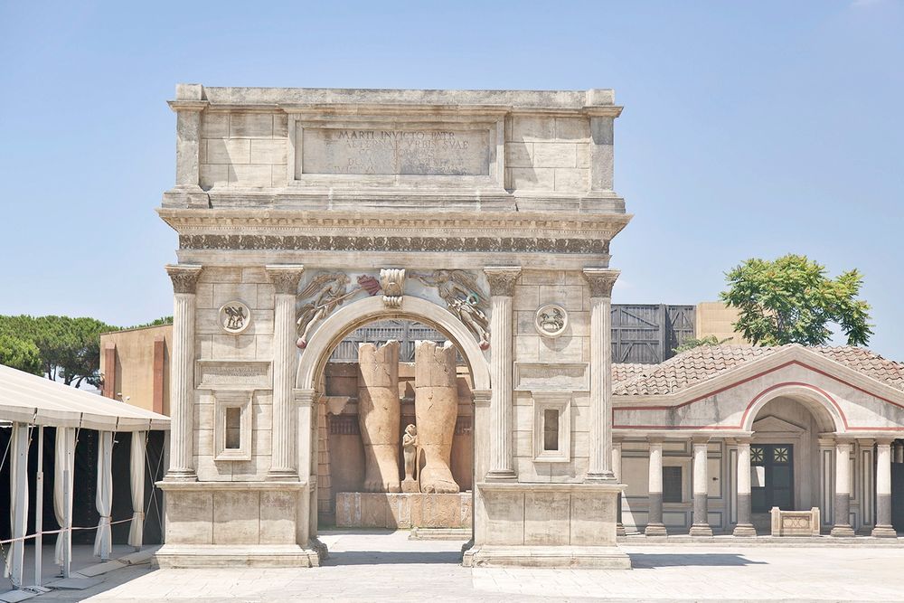 DIORAMA 