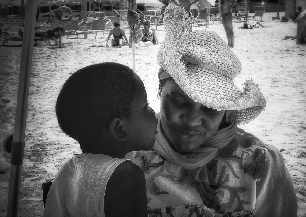 THE MOTHER ... LA MADRE