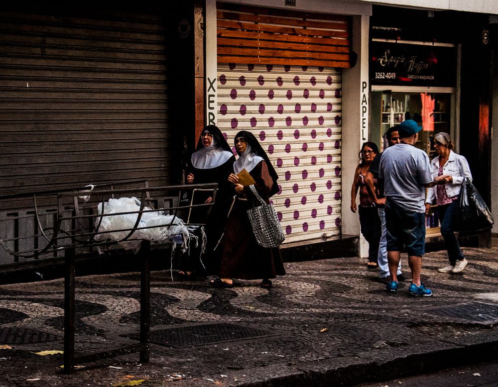 L.A. Photo Curator - STREET SHOOTING- Curator Carl Shubs > Exhibition 