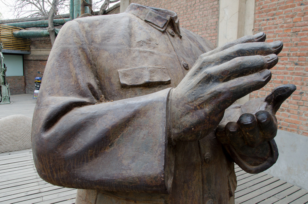 798 Beijing's Avante Garde Arts District - 七九八北京的艺术区