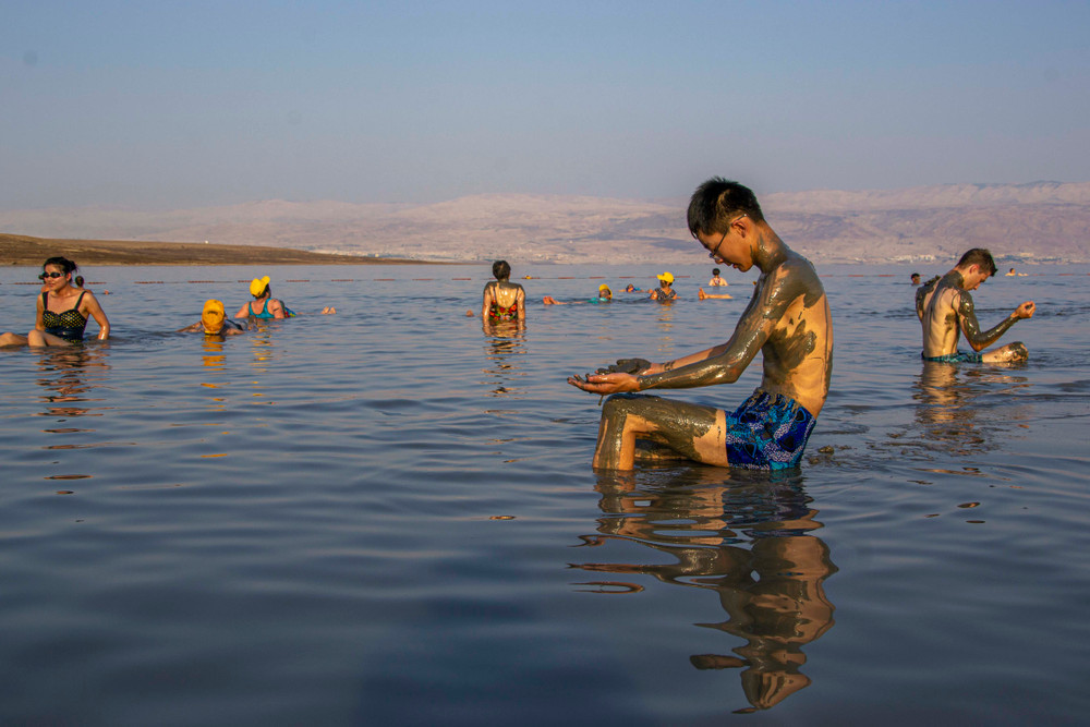 Israeliana by the water
