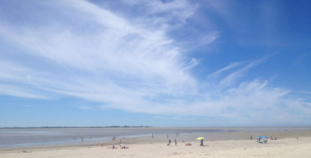 FRANCE SKIES AND SMILES ( CIELS ET SOURIRES DE FRANCE)