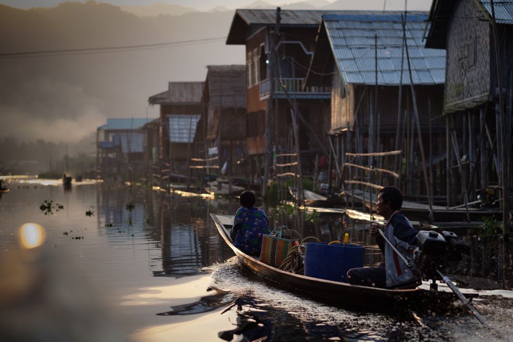 Myanmar: 10 places, 10 portraits, 10 phrases