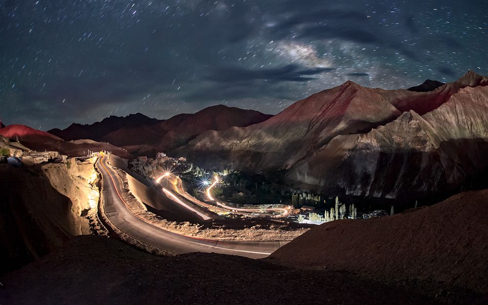 Light trail & Galaxy at Lamayuru