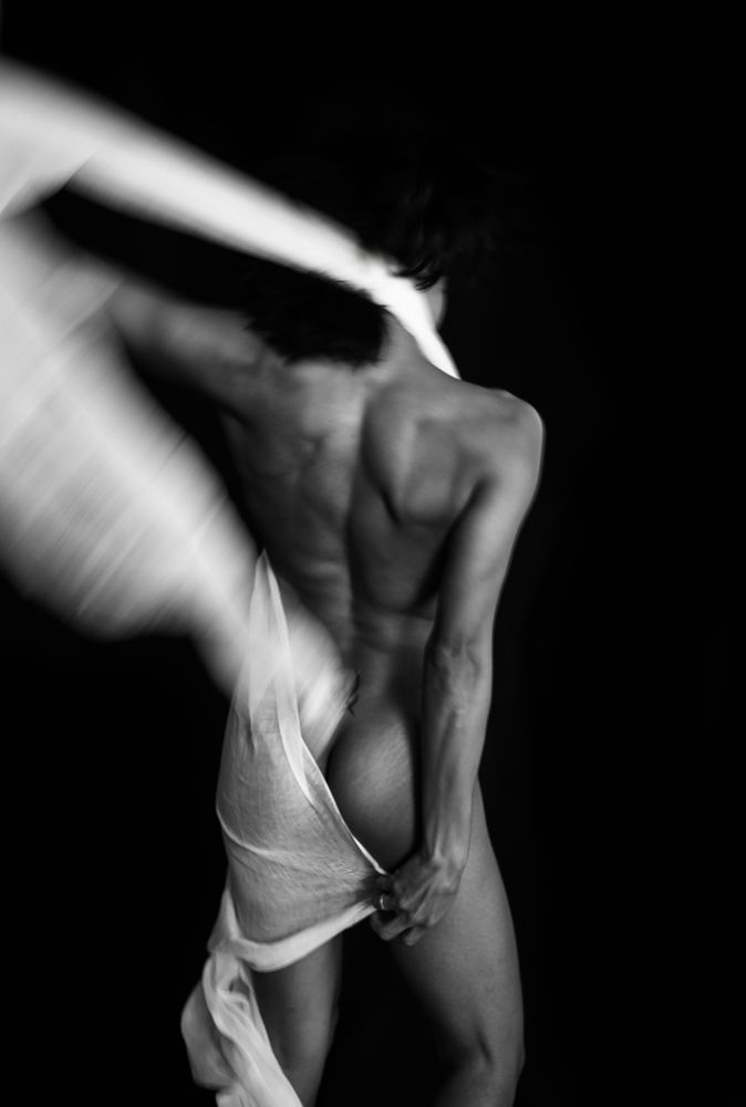 FIGURE WITH CLOTH