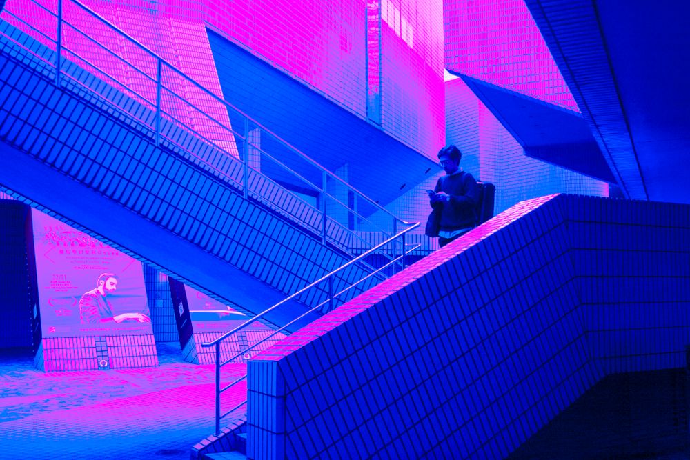 Neon through the looking-glass