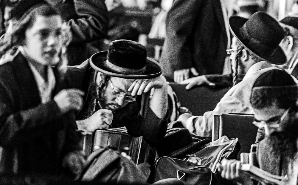 'Happy Hasidim Head Home'