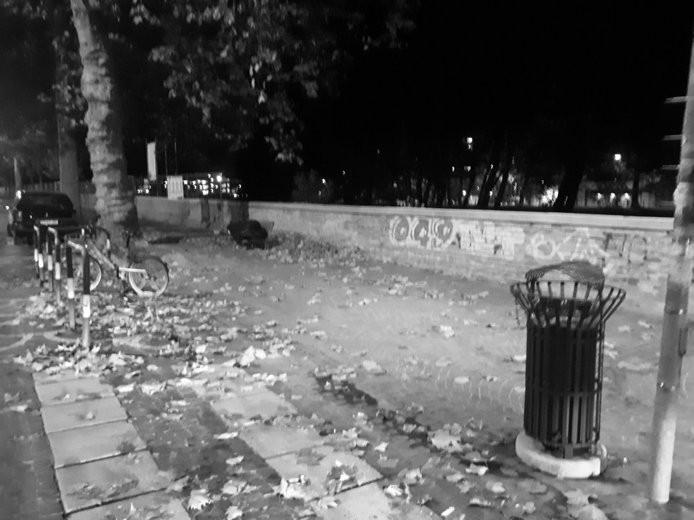 "Let's meet at the fountain"