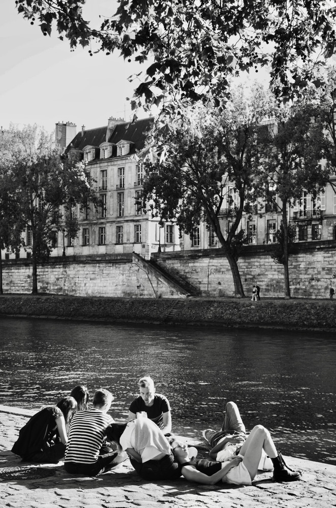 A mix of old analog pictures, mainly from Brittany and a new one coming from Paris