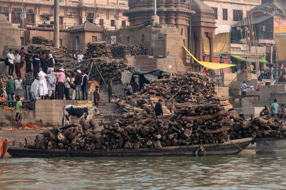 Il legno di sandalo a Varanasi (India)