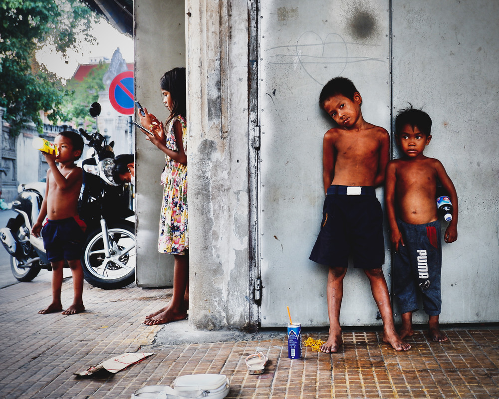 Children in the street of Phnom Penh during the lockdown (COVID)