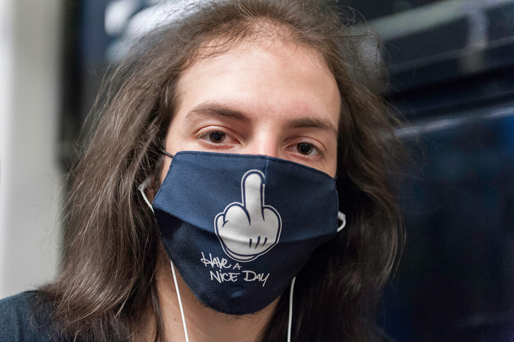 Kiss My Mask, I Wear My Face! | Csókold meg a maszkom, viselem az arcom!