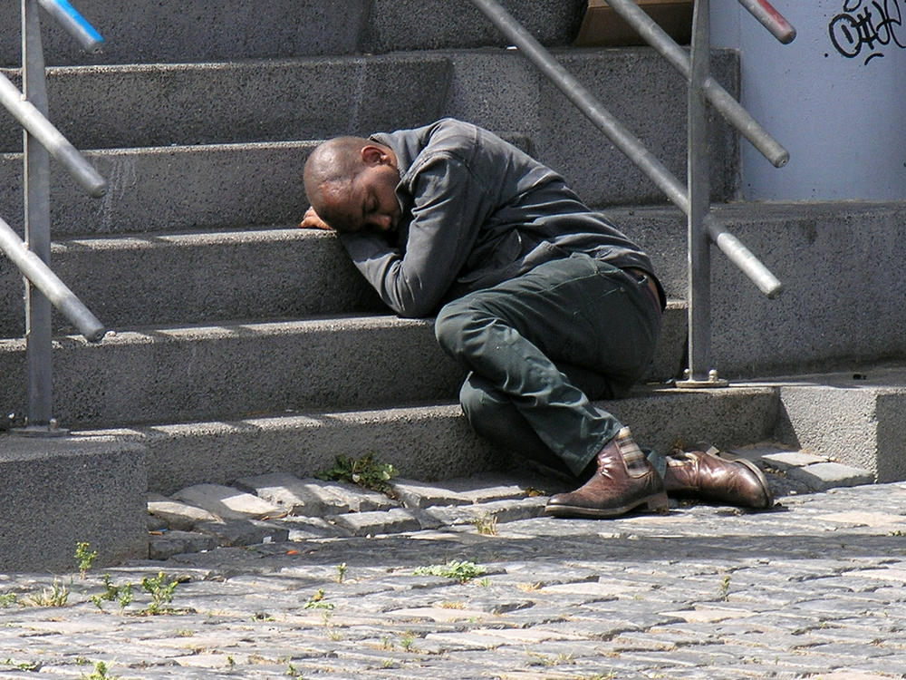 Street Photography Awards 2015 - sleeper in maastricht (blue & red)