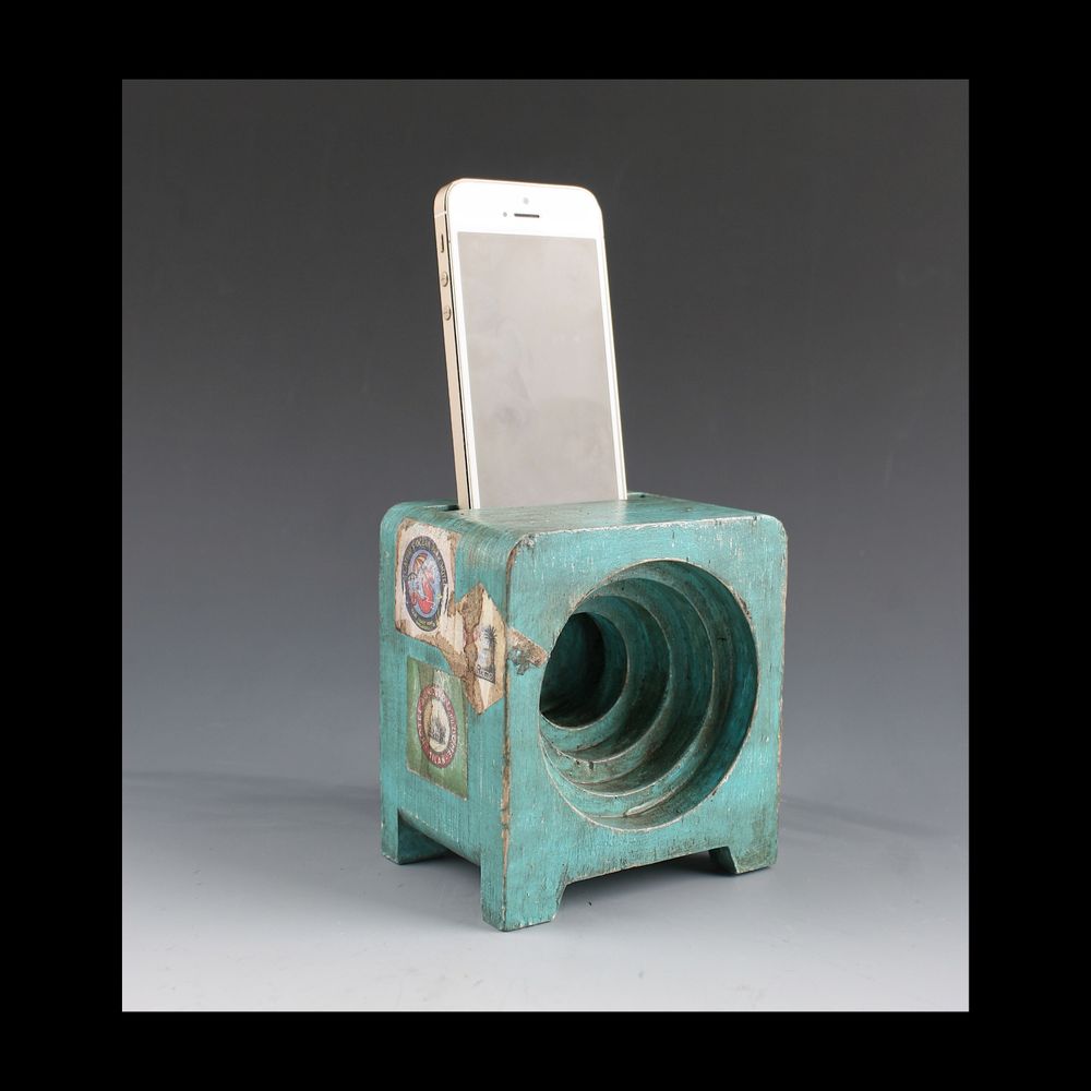 Wooden speaker painting