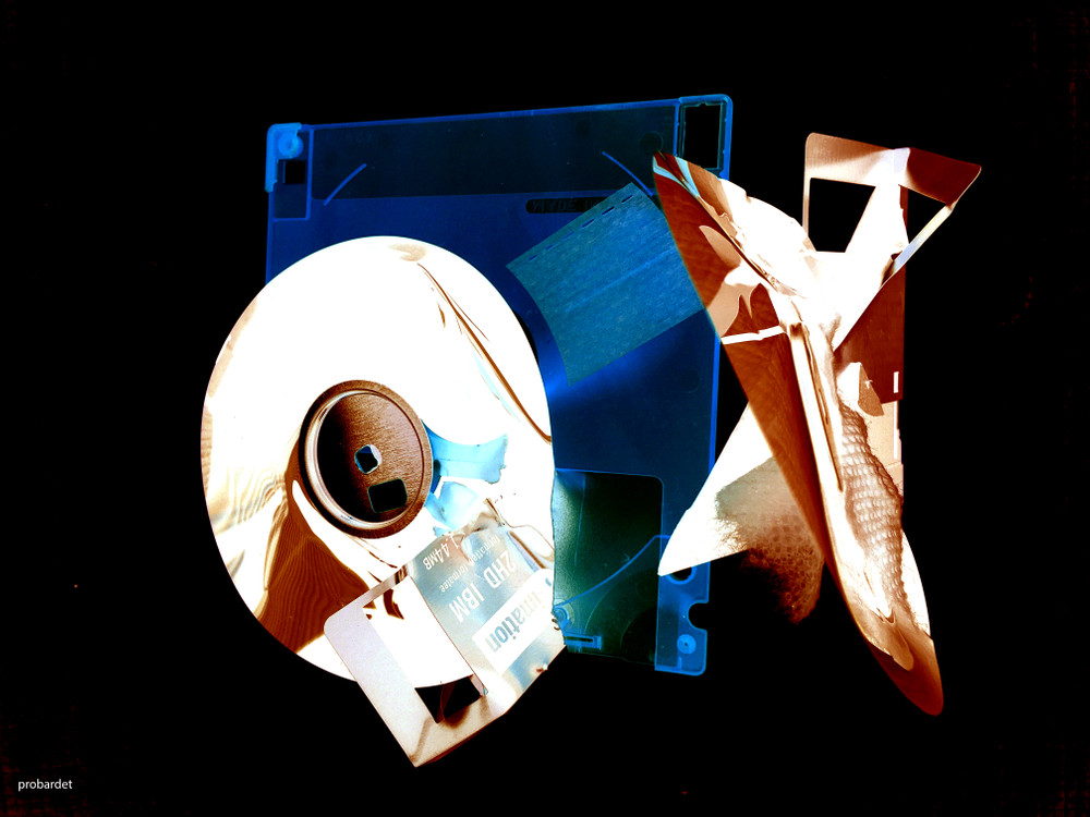 Destruction, Macrophotography and Colours