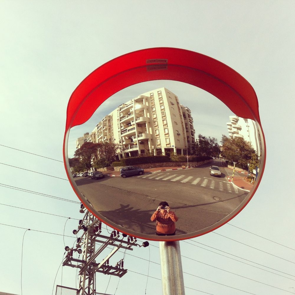 #roundmirrorsaround