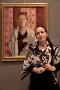 Painter Florica Prevenda in front of the painting by Nina Arbore, © National Museum of Art, Bucharest