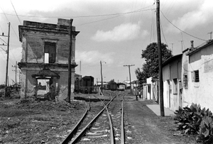 Cienfuegos, Cuba, 2000 © Peter Kayafas