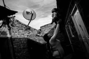 Dai and Maite before moving to Florencio Varela at their old place. They shared a small building with other families. Dai was worried about security issues for her daughter. Crime and violence belong to the daily life of Monte Chingolo. © Sarah Pabst