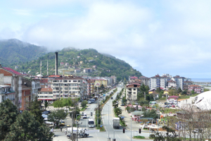 Arhavi city center, the right side of the avenue is a polder that  appeared  when the costal highway towards Georgia was built.