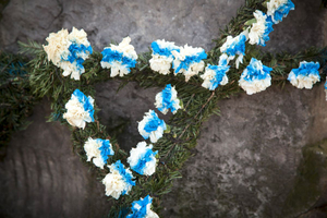Flowers at the Monument to the Heroes of the Ghetto © Silvia Dominguez