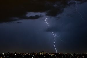 Serie : De Arriba Un Rayo