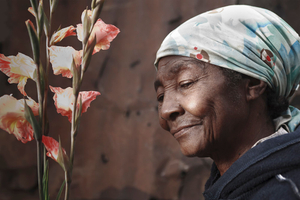 The old lady and the flowers