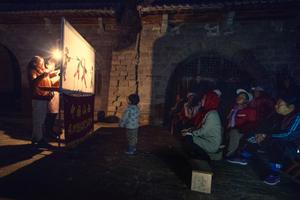 Children spinning around2