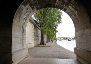 Lazy Sunday along the River Seine in summertime.