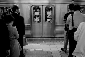 Peak hour in the Tokyo metro