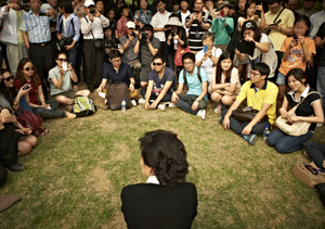 At the Seoul National Cemetery, after having visited her father's grave.On her way out she ran into a crowd of young people, and she sat down to talk with them for a moment.