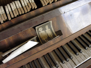 TRACES-TCHERNOBYL - Le piano aux enfants
