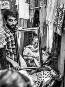 Fabric’s seller at the Chandni Chowk local market.