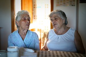 Documentary photography, Portrait, Family, Sisters, Immigration. © Irena Siwiak Atamewan