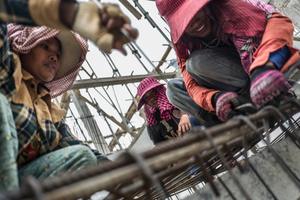 Mao Chanty (L) 37 from Prey Veng Province has worked in construction for 10 years. Chanty like many migrant workers does not own her own land so other than labouring on other peoples land her options are limited in the provinces.