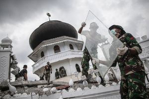 Indonesian National Armed Forces (TNI) clearing the rubble of collapsed Jami Quba Mosque following the earthquake in Pidie Jaya, Aceh province, on December 11, 2016.