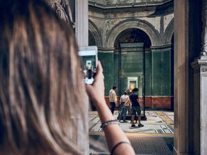 Shooting Nefertiti, Neues museum