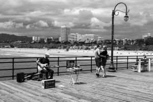 Couple dancing | Santa Monica pier, Los Angeles, California.