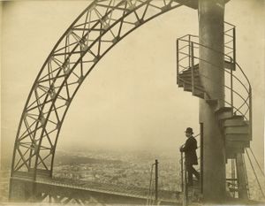 La Tour Eiffel. Détail du Campanile, Exposition Universelle de Paris, 1889 © Neurdein Frères, Hans P. Kraus JR. Inc.