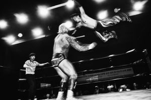 Shiho dives midair with a flying crossbody onto Zicky Dice.