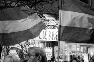 Una única bandera  cierra la discusión.