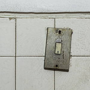 From the series Electric & Geometric./Della serie Elettrica e Geometrica.