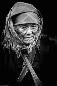 WHITE H'MONG...