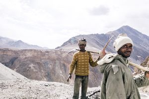 YOUNG MIGRANT ROAD WORKERS