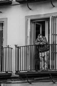 Never look at just one thing