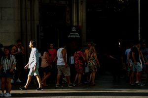 Queuing in the shade