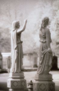 Metairie, two statues